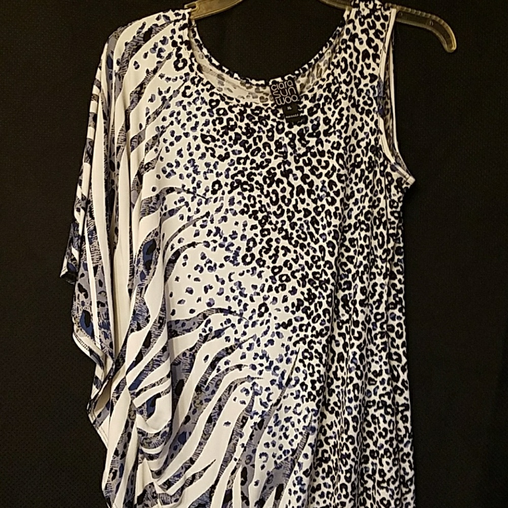 Flattering easy wear dress.